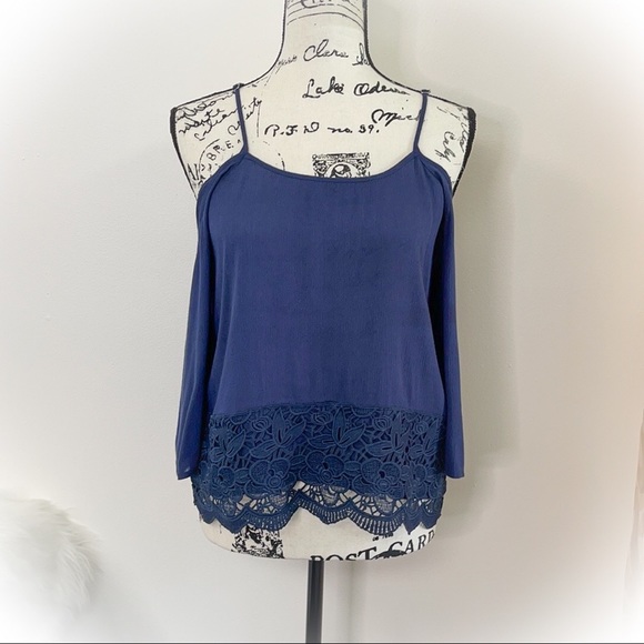 💕Cute Navy Blue Cold shoulder top w/ lace bottom - Picture 2 of 9